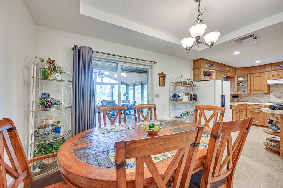 Screened Porch! Aggieland Home Near Texas A&M House in Bryan