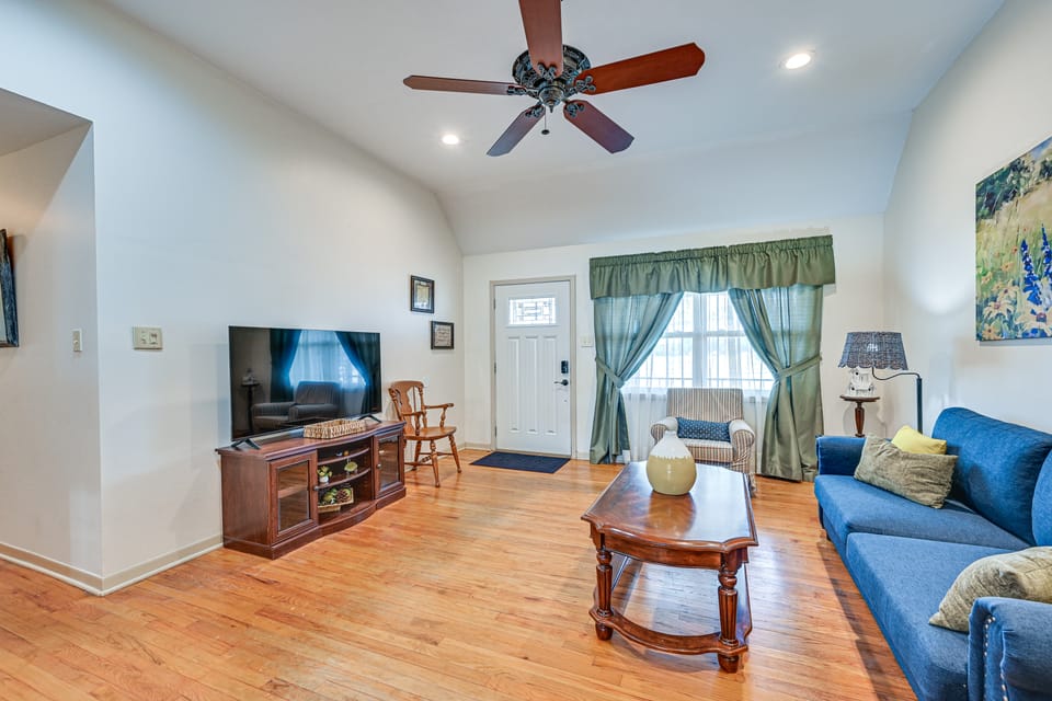 Screened Porch! Aggieland Home Near Texas A&M House in Bryan