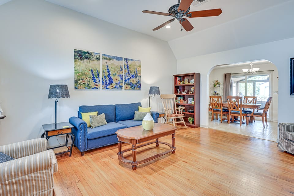 Screened Porch! Aggieland Home Near Texas A&M House in Bryan