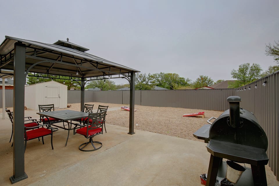 The Iola / Chic Vintage Glam & Modern Comfort House in Lubbock