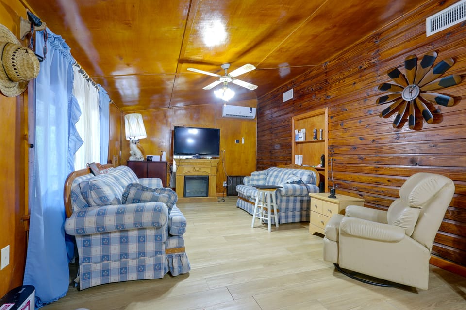 Bring Your Boat! River Retreat Outside Mobile House in Alabama
