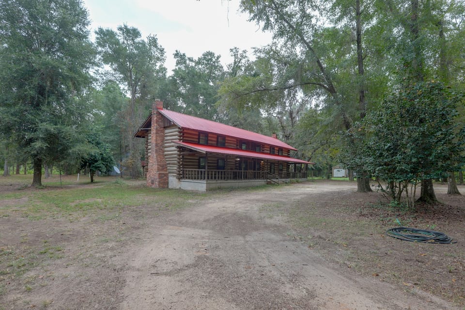 Across From Marina! Over 4k Sq Ft Lodge! House in Georgia