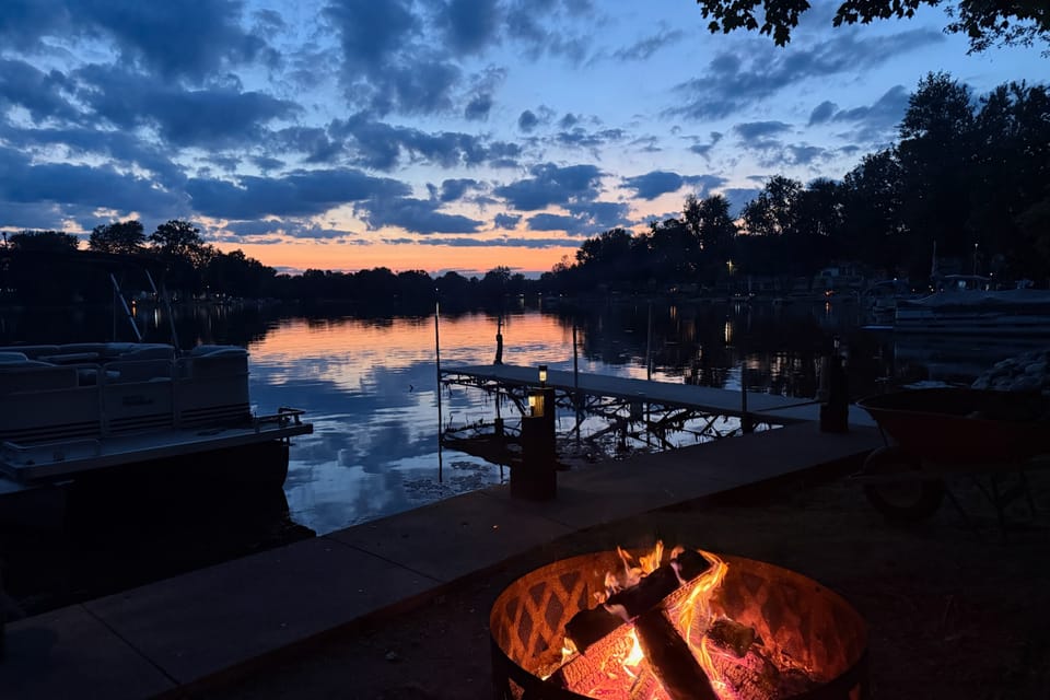 Fun in the sun/Firepit fires/Sunsets/Relaxing Cottage in Indiana