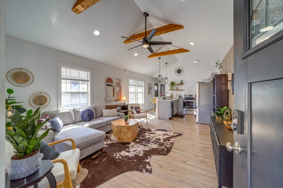 Walk to Cherry Street Shops & Eats! Tulsa Escape House in Tulsa