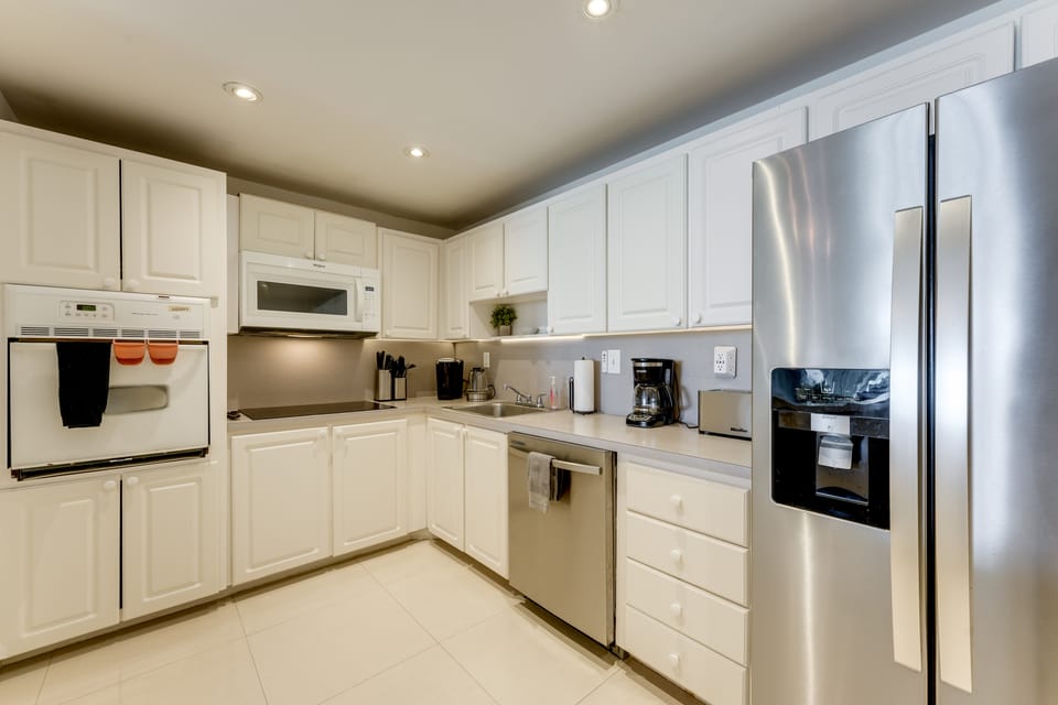 Resort Condo w/ Views in Sunny Isles Beach! Apartment in Sunny Isles Beach