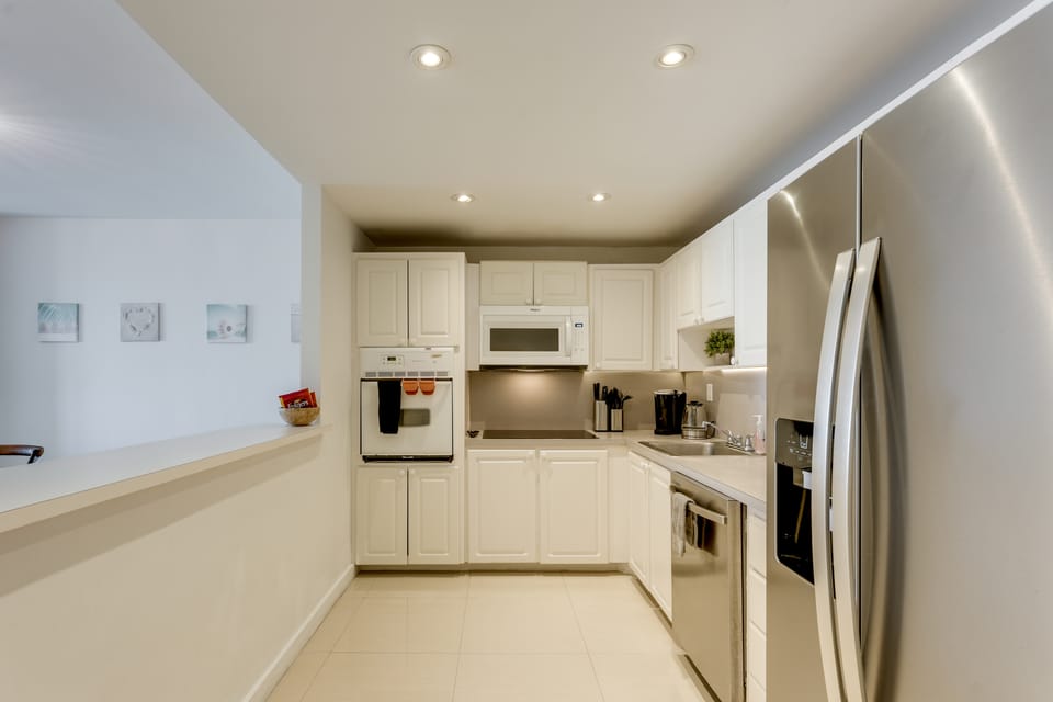 Resort Condo w/ Views in Sunny Isles Beach! Apartment in Sunny Isles Beach