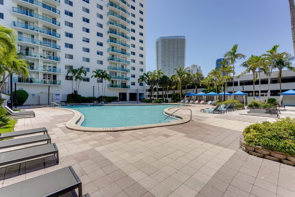 Resort Condo w/ Views in Sunny Isles Beach! Apartment in Sunny Isles Beach