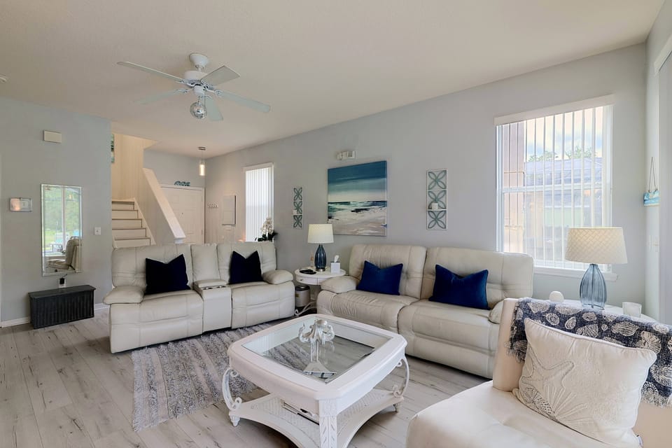 Lanai, Pool & Patio Bar! Spacious Home Near WDW House in Loughman