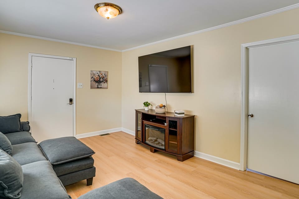 Home Near Historic Dtwn! 3 Mi to Occoneechee Mtn House in Hillsborough