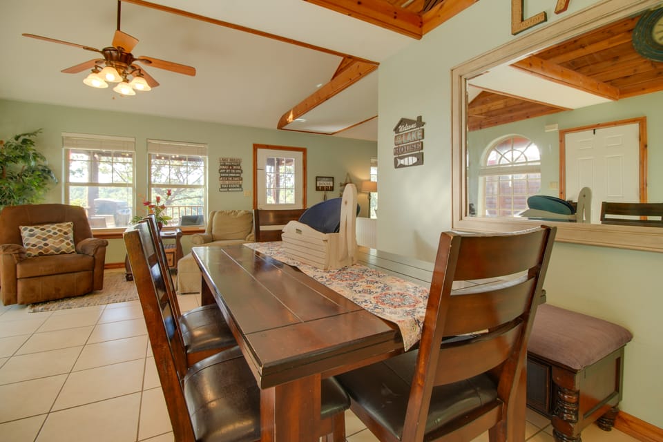 Grand Lake Escape: Deck, Hot Tub, Views! House in Lake O The Cherokees