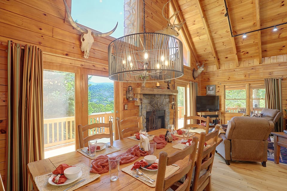 Mtn Views from Every Deck without The Mtn Drive! House in Maggie Valley