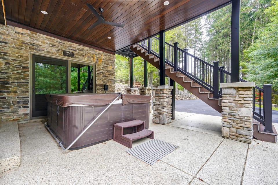 Game Room, Hot Tub! Retreat 3 Mi to Holiday Valley House in Cattaraugus