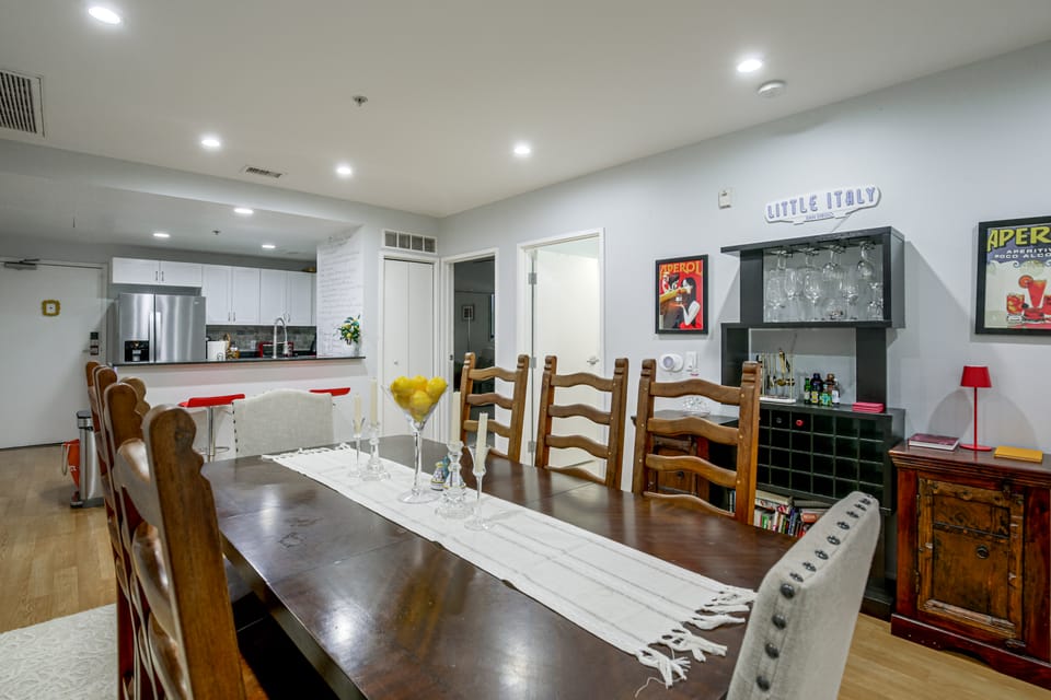 Viva La Dolce Vita in the Heart of Little Italy! Apartment in San Diego