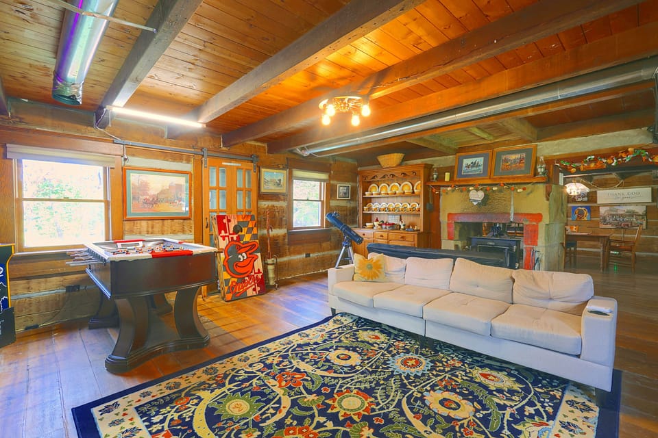 Hot Tub & River Views! Elizabeth Cabin on 10 Acres House in West Virginia
