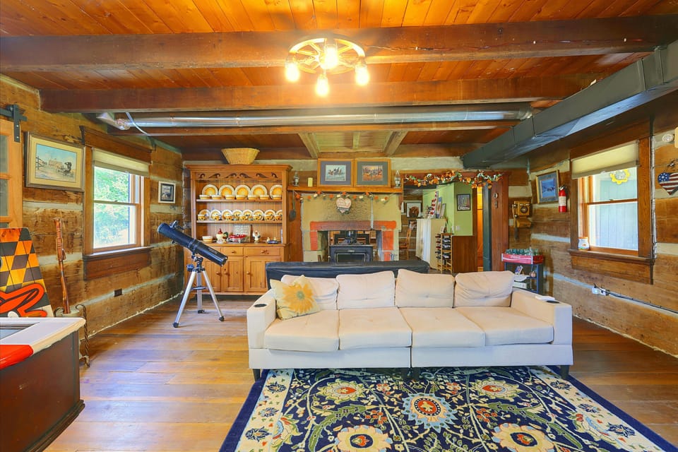 Hot Tub & River Views! Elizabeth Cabin on 10 Acres House in West Virginia