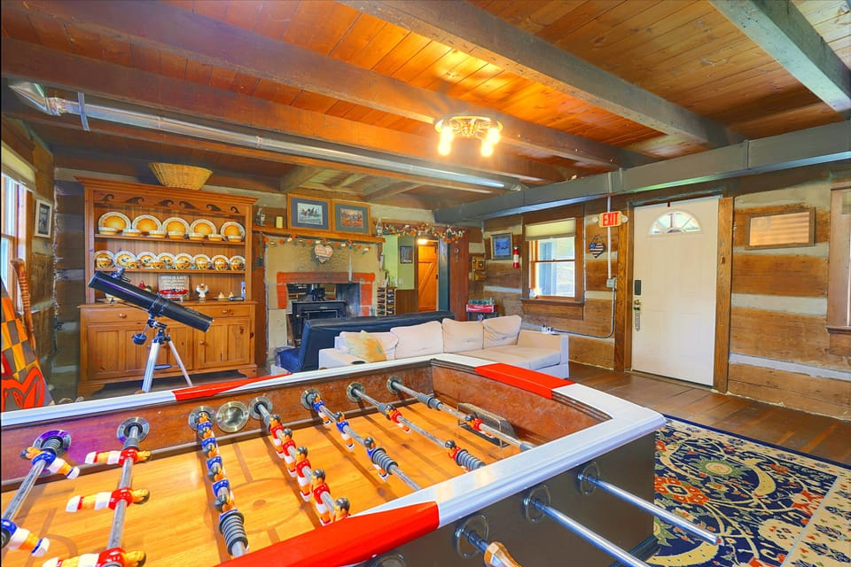 Hot Tub & River Views! Elizabeth Cabin on 10 Acres House in West Virginia