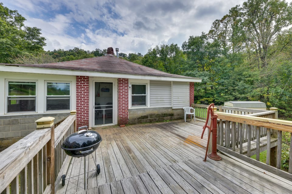 Rural WV Escape w/ Hilltop Mountain Views House in Shenandoah Valley