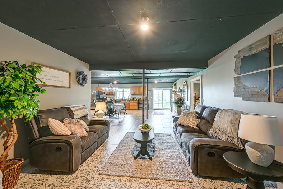 Walk to Apple Valley Lake: Patio, Fire Pit Apartment in Ohio