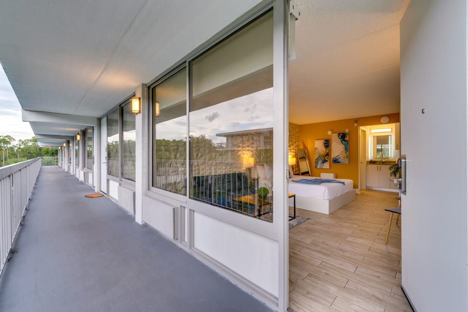 < 2 Mi to Disney! Walkable Condo w/ Pool Access Apartment in Osceola County