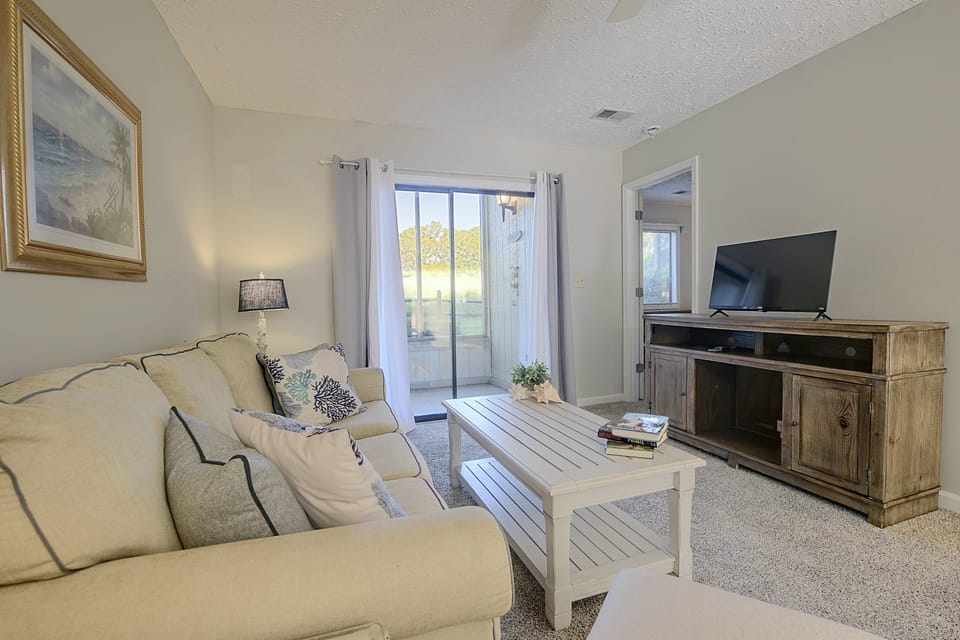 Beach Days + Hot Tub Nights: Little River Condo Apartment in Little River