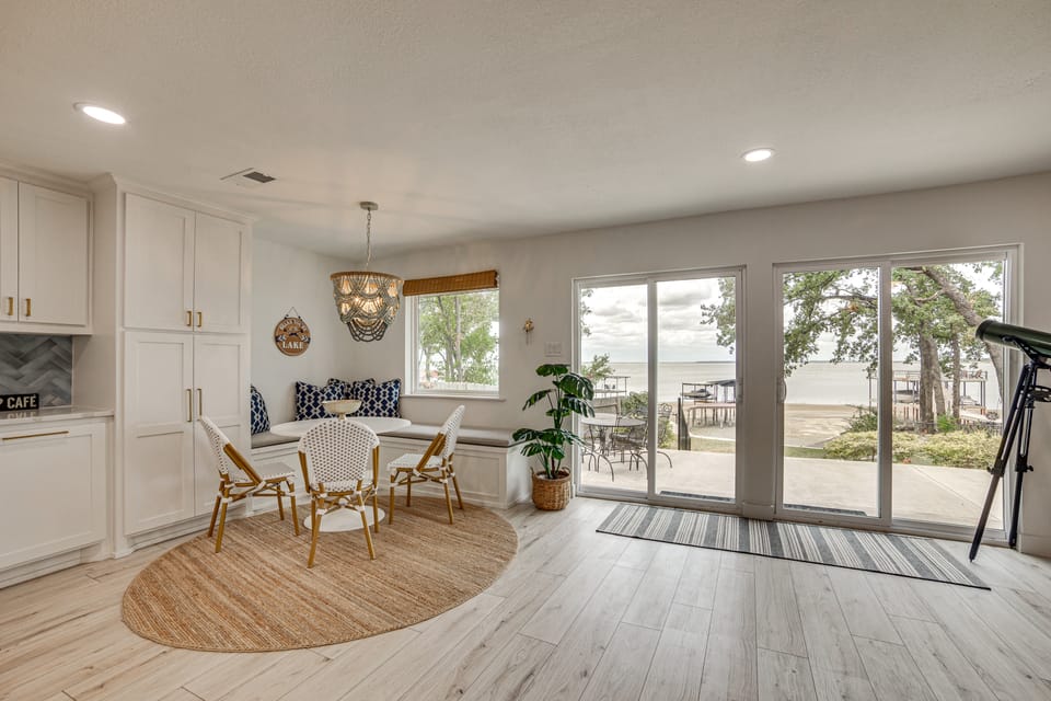 Putt, Play & Splash! Cedar Creek Lake Getaway House in Gun Barrel City