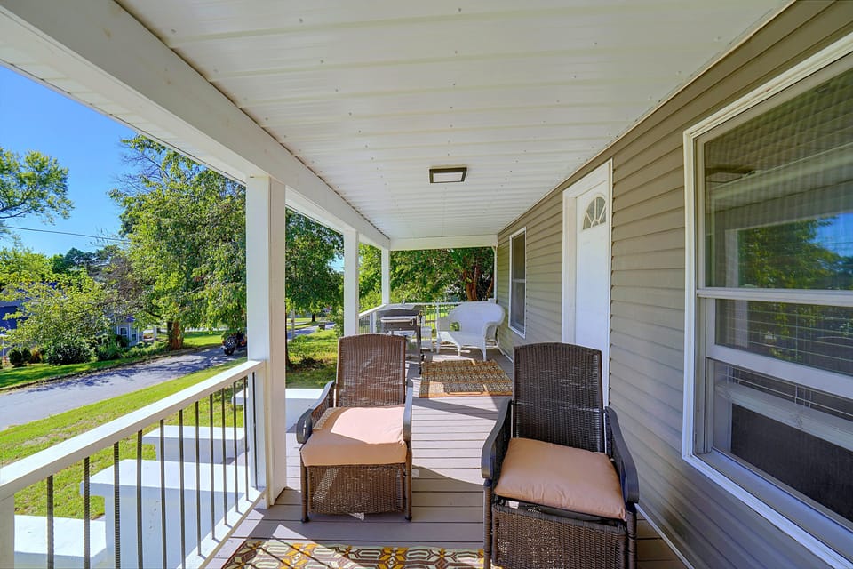 Fully Remodeled Home, 7 Mi to Roaring River! House in Missouri