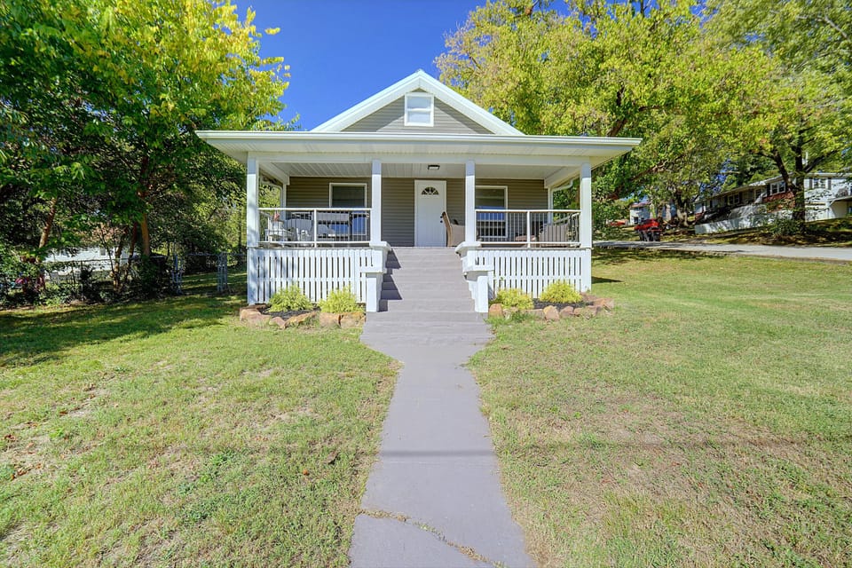 Fully Remodeled Home, 7 Mi to Roaring River! House in Missouri