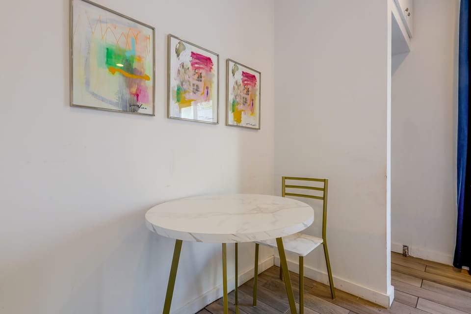 Steps to Santa Monica Beach & Pier! Monthly Studio Apartment in Santa Monica