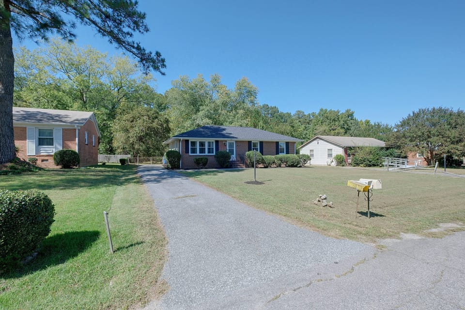 Walk to VSU Campus! Your Escape away from home House in Chesterfield County