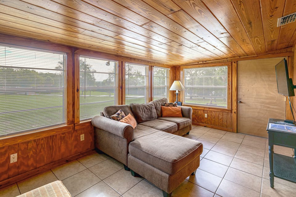 Live Life on 'Island Time' Community Pool + Beach House in Clermont