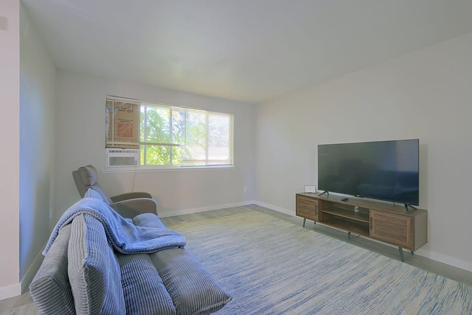 Central Lacey Home: 3 Mi to Dtwn Olympia Apartment in Olympia