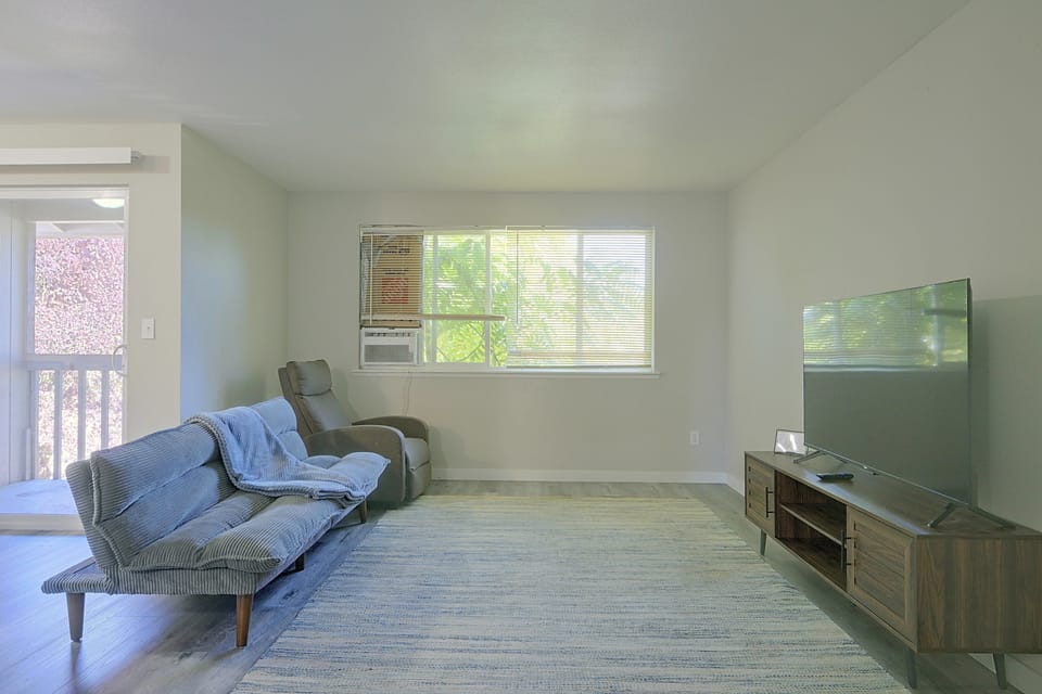 Central Lacey Home: 3 Mi to Dtwn Olympia Apartment in Olympia