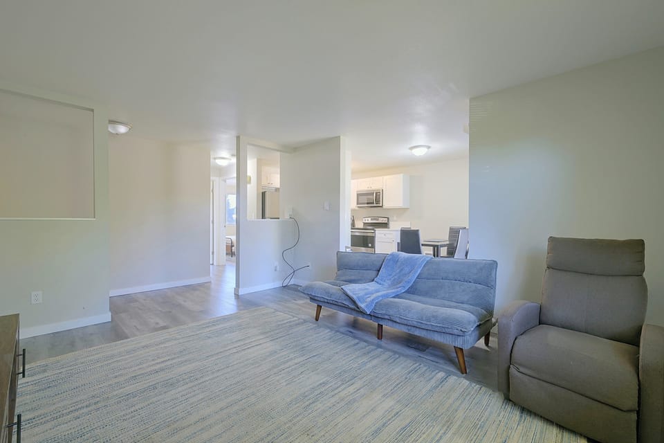 Central Lacey Home: 3 Mi to Dtwn Olympia Apartment in Olympia