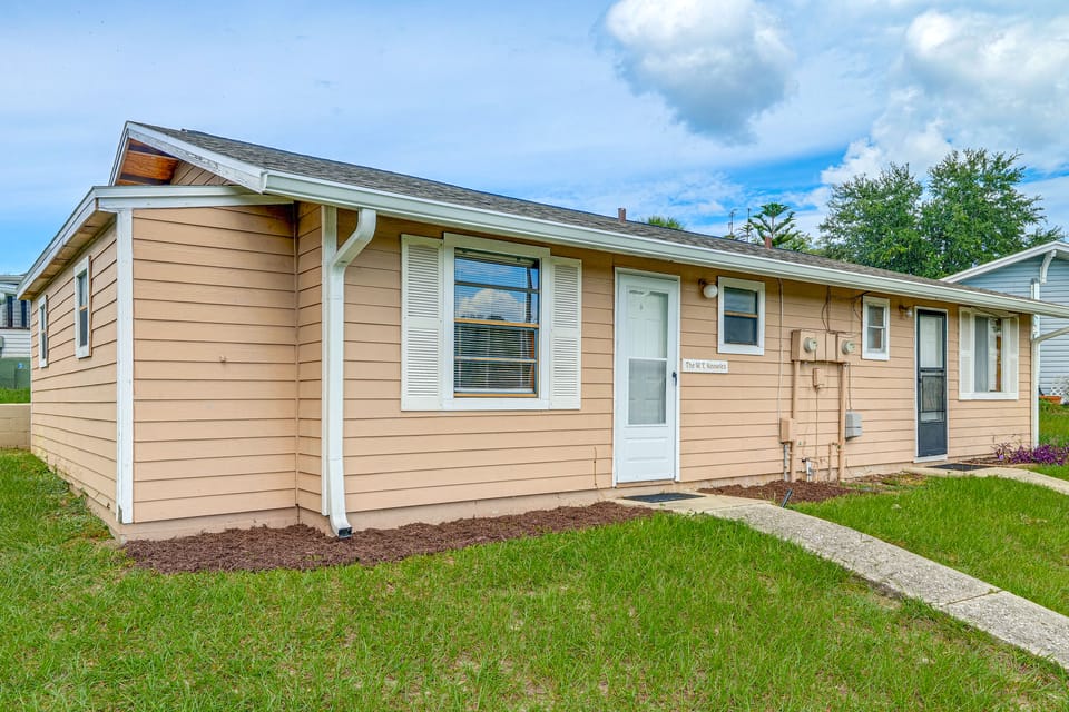 'Lake Life' Retreat in Clermont w/ Pool & Pier House in Clermont