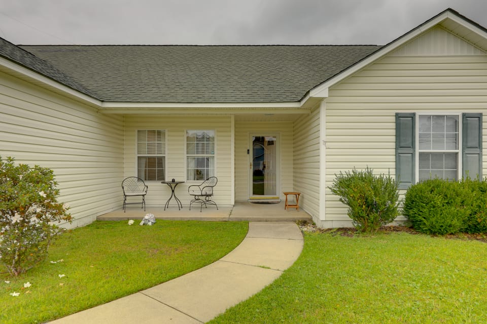 Pet-Friendly Home w/ Fenced Yard Near Cherry Point House in North Carolina