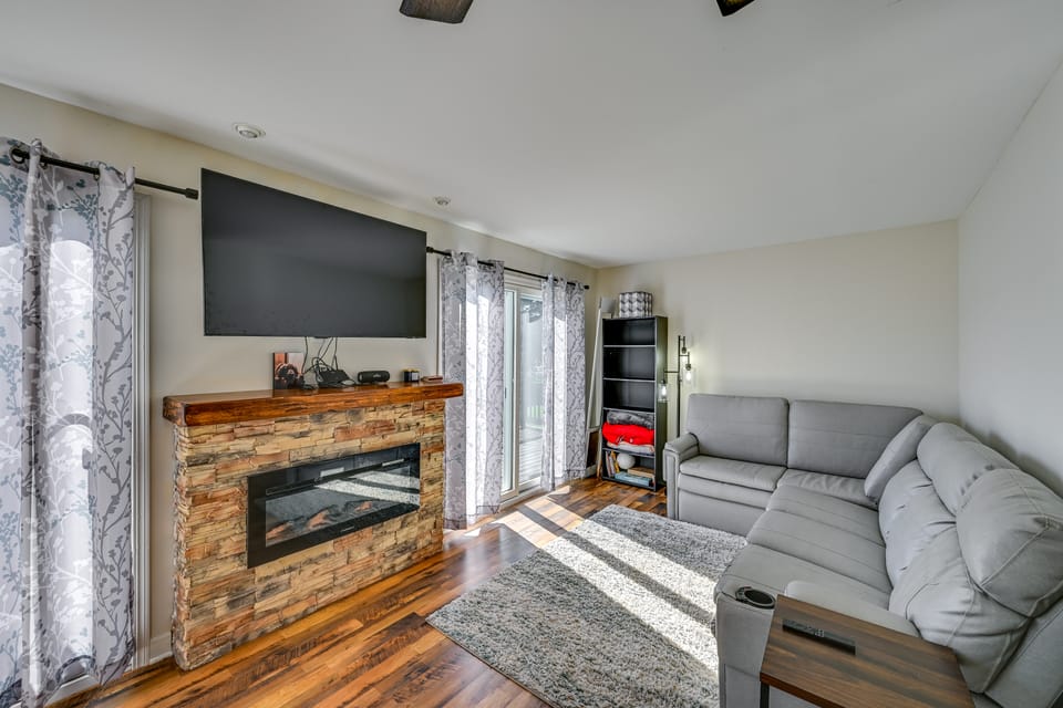 Lakefront Escape in Vandalia: Ski, Fish & Stargaze House in Michigan