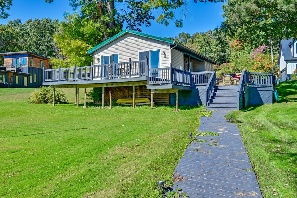 Lakefront Escape in Vandalia: Ski, Fish & Stargaze House in Michigan