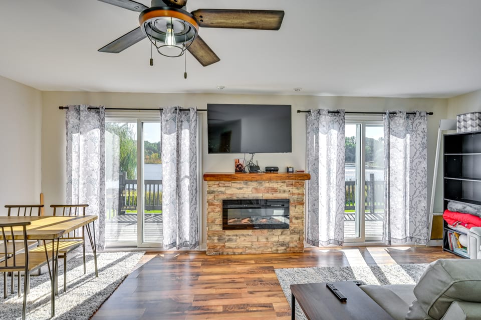 Lakefront Escape in Vandalia: Ski, Fish & Stargaze House in Michigan