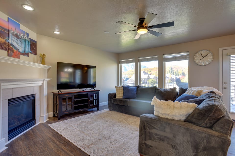 Extended Mtn-View Stay w/ Hot Tub Near Skiing House in Utah