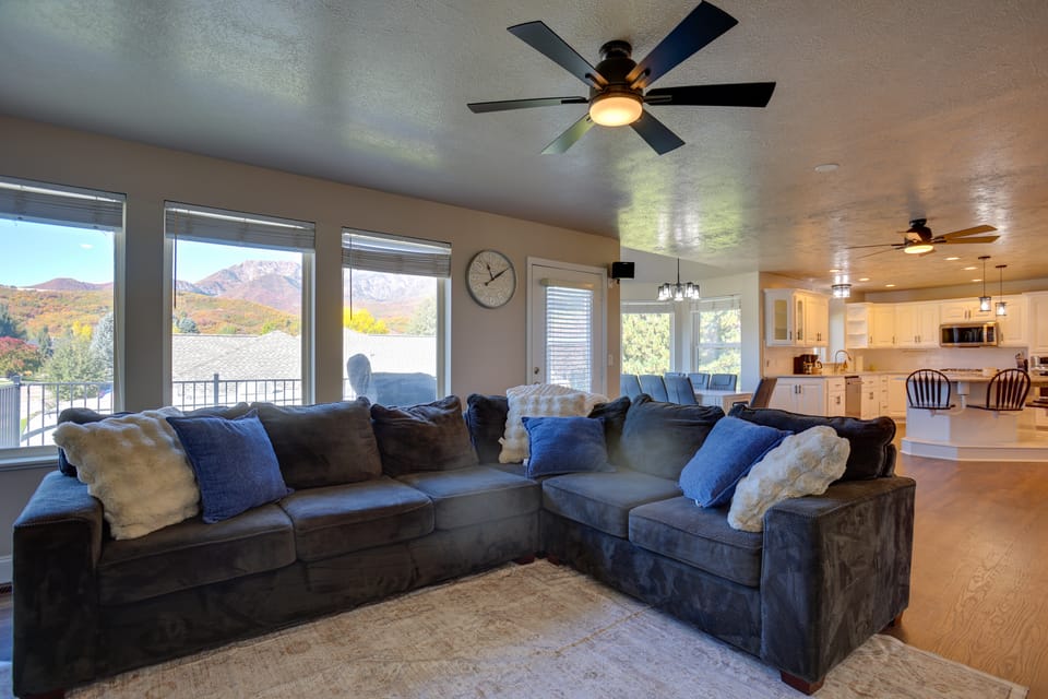 Extended Mtn-View Stay w/ Hot Tub Near Skiing House in Utah