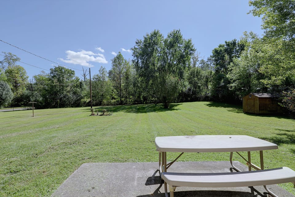 The Johnson Way: Cosby Home Near Gatlinburg House in Cosby