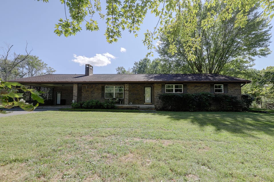 The Johnson Way: Cosby Home Near Gatlinburg House in Cosby