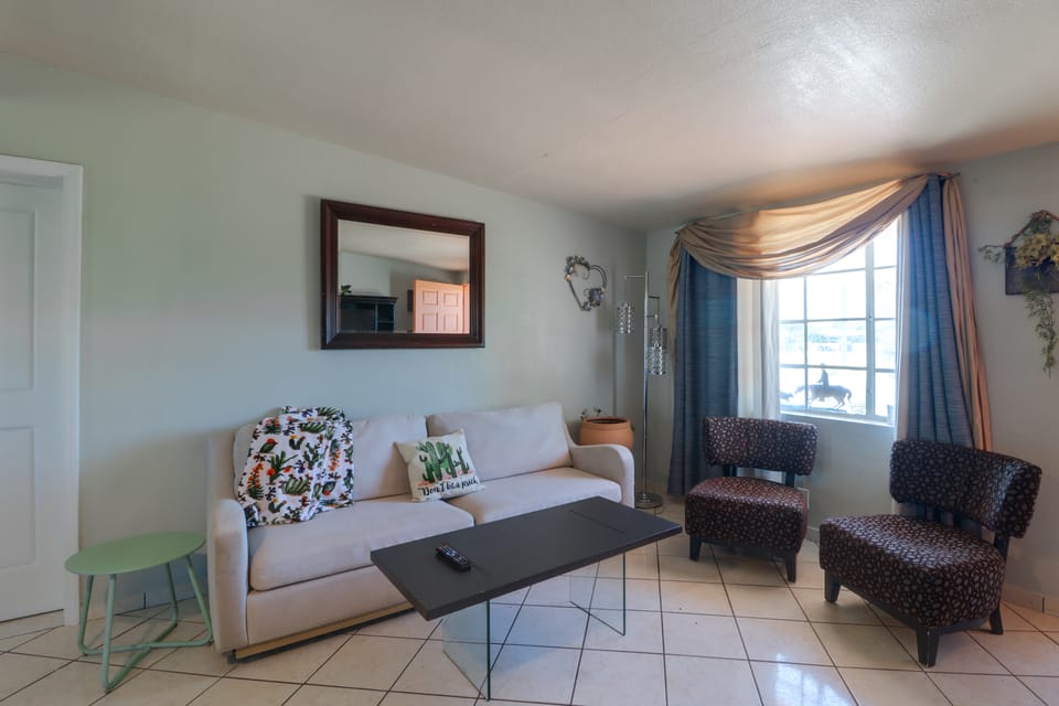 3 Mi to Tucson Airport! ‘Cactus Borrol’ Retreat Apartment in Tucson