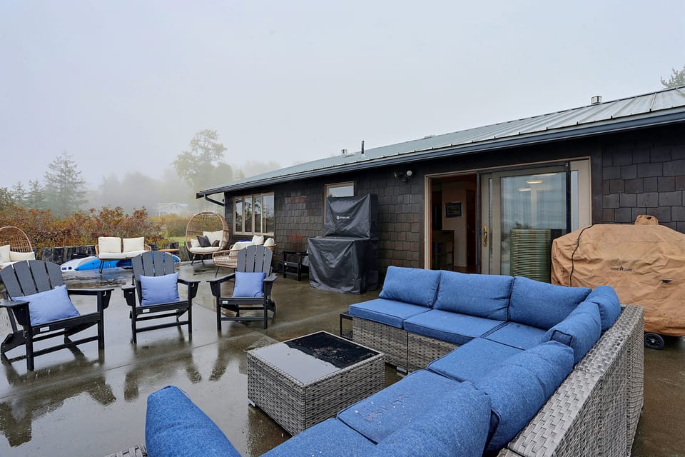 Waterfront Bellingham Home w/ Fire Pits & Patio House in Washington