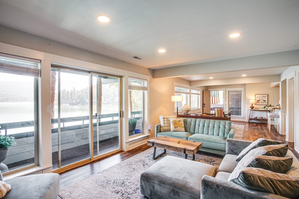 Dock Access, Deck & BBQ on Liberty Lake Apartment in Washington