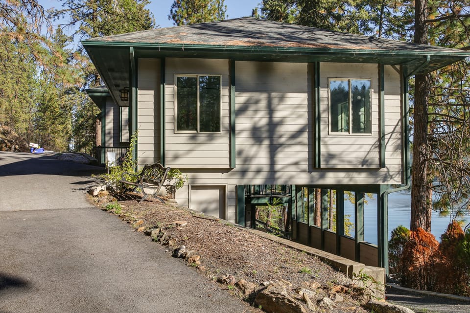 Dock Access, Deck & BBQ on Liberty Lake Apartment in Washington