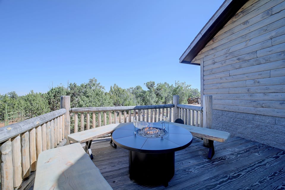 On-Site Hiking! Spacious Happy Jack Home w/ Deck House in Arizona