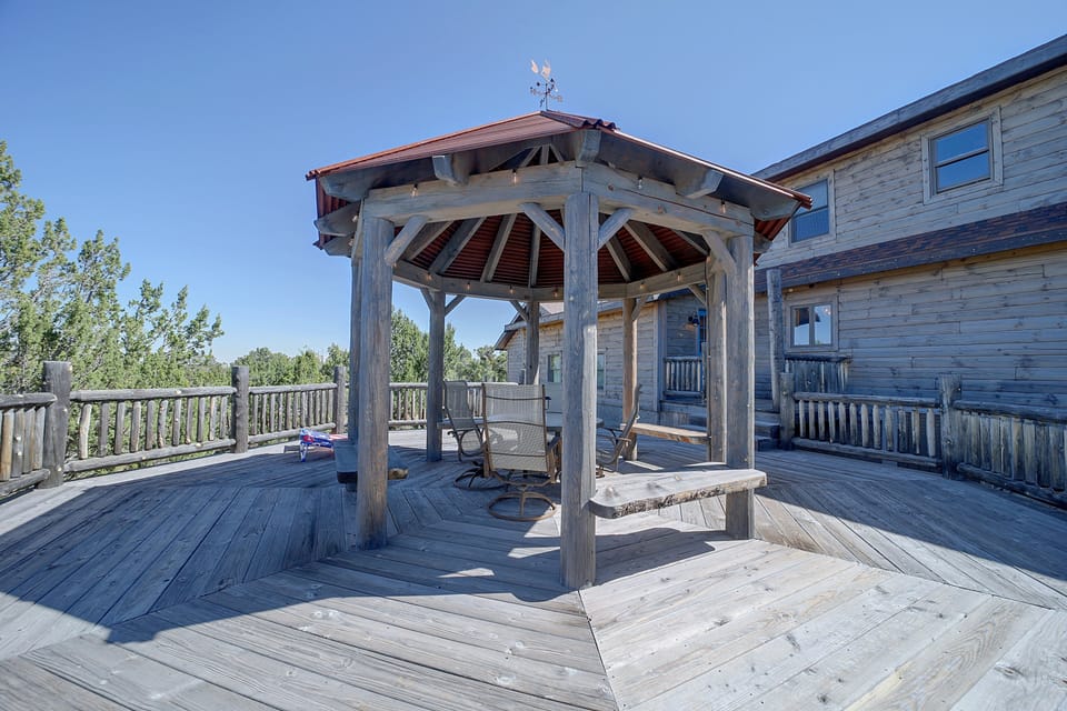On-Site Hiking! Spacious Happy Jack Home w/ Deck House in Arizona
