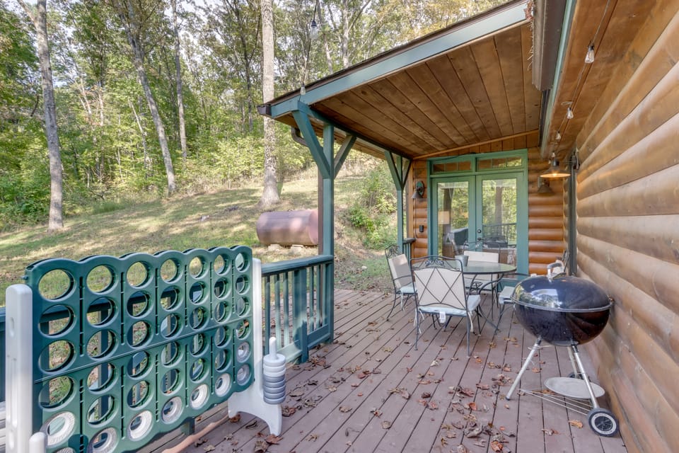 Cabin w/ Hot Tub, Near Mercier Orchard & Downtown House in Georgia