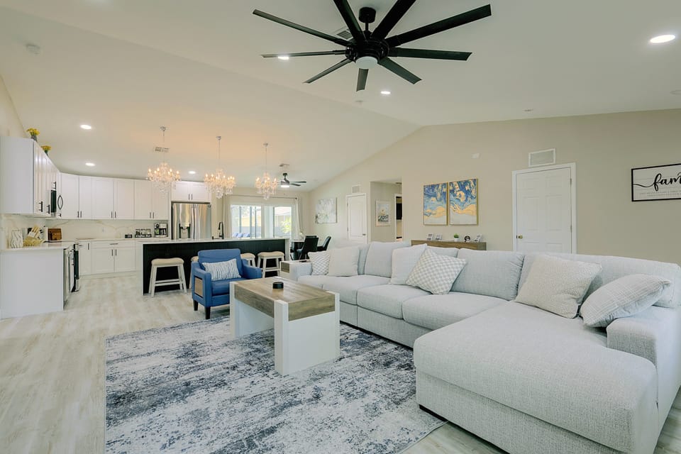 Florida Sunshine! Cape Coral Home w/ Pool House in Cape Coral